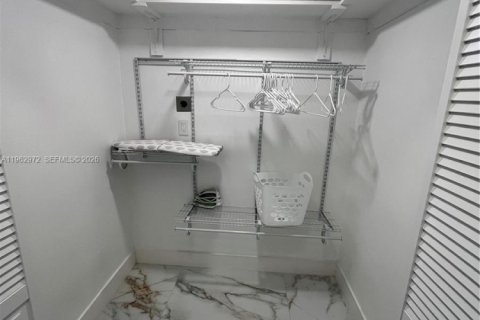 Condominio en alquiler en Hollywood, Florida, 1 dormitorio, 73.39 m2 № 2029084 - foto 12