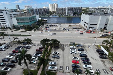 Condominio en alquiler en Hollywood, Florida, 1 dormitorio, 73.39 m2 № 2029084 - foto 9