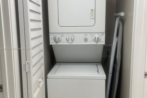 Condominio en venta en Pembroke Pines, Florida, 2 dormitorios, 102.19 m2 № 1993769 - foto 12