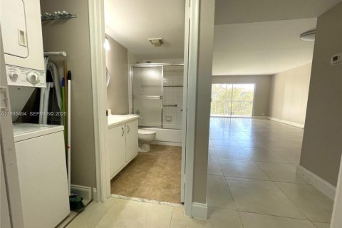 Condominio en venta en Pembroke Pines, Florida, 2 dormitorios, 102.19 m2 № 1993769 - foto 11