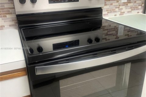 Condominio en venta en Pembroke Pines, Florida, 2 dormitorios, 102.19 m2 № 1993769 - foto 7