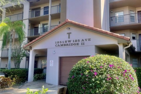 Condominio en venta en Pembroke Pines, Florida, 2 dormitorios, 102.19 m2 № 1993769 - foto 1