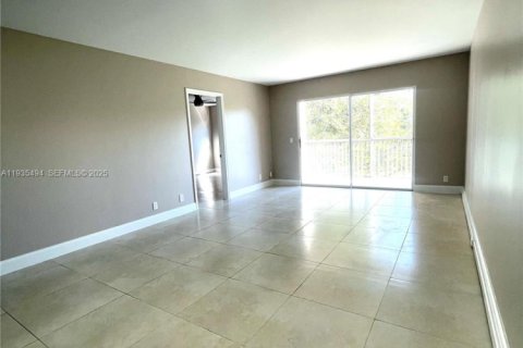 Condominio en venta en Pembroke Pines, Florida, 2 dormitorios, 102.19 m2 № 1993769 - foto 4