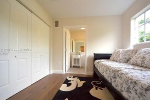 Casa en alquiler en Coral Gables, Florida, 4 dormitorios, 228.26 m2 № 1779330 - foto 9