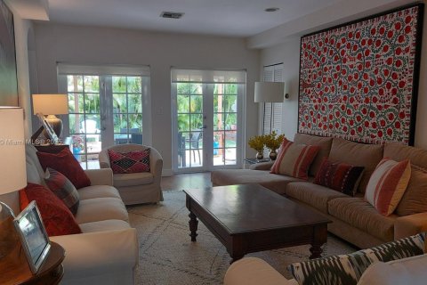 Casa en alquiler en Coral Gables, Florida, 4 dormitorios, 228.26 m2 № 1779330 - foto 2