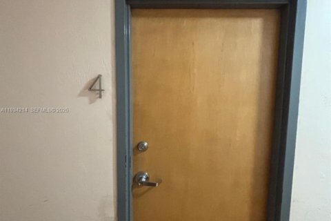 Condominio en alquiler en Miami Beach, Florida, 41.06 m2 № 1992898 - foto 1