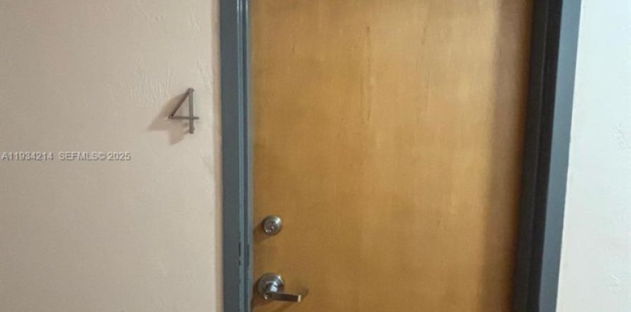 Estudio en el Condominio en Miami Beach, Florida  № 1992898