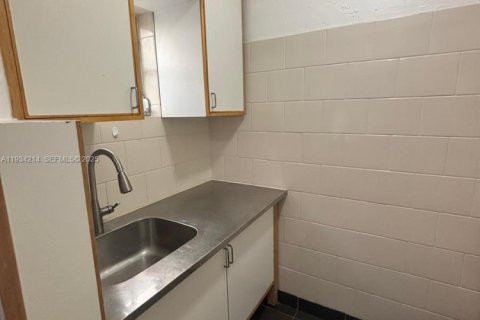 Condominio en alquiler en Miami Beach, Florida, 41.06 m2 № 1992898 - foto 3