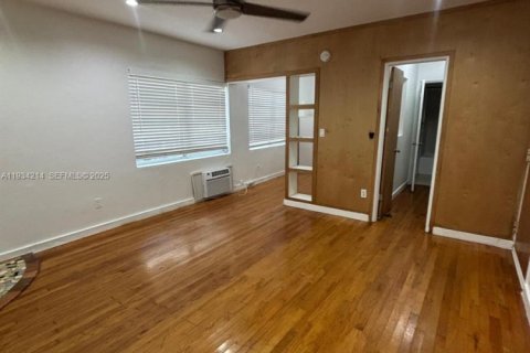 Condominio en alquiler en Miami Beach, Florida, 41.06 m2 № 1992898 - foto 9