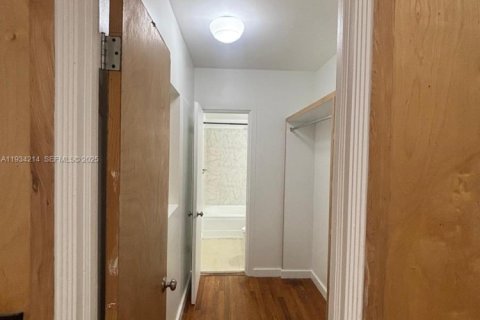 Condominio en alquiler en Miami Beach, Florida, 41.06 m2 № 1992898 - foto 6