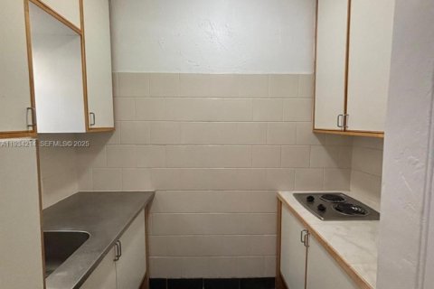 Condominio en alquiler en Miami Beach, Florida, 41.06 m2 № 1992898 - foto 5