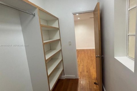 Condominio en alquiler en Miami Beach, Florida, 41.06 m2 № 1992898 - foto 13