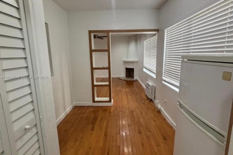 Condominio en alquiler en Miami Beach, Florida, 41.06 m2 № 1992898 - foto 14