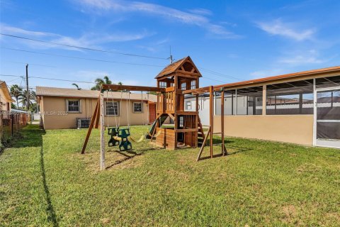 House in West Park, Florida 3 bedrooms, 113.15 sq.m. № 1847623 - photo 7