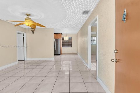 House in West Park, Florida 3 bedrooms, 113.15 sq.m. № 1847623 - photo 16