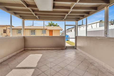 House in West Park, Florida 3 bedrooms, 113.15 sq.m. № 1847623 - photo 22