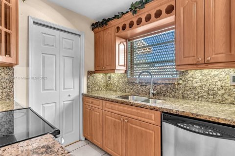 House in West Park, Florida 3 bedrooms, 113.15 sq.m. № 1847623 - photo 17