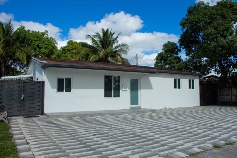 House in Hialeah, Florida 3 bedrooms, 93.37 sq.m. № 1994200