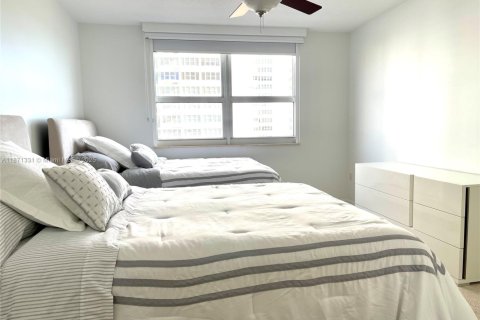 Купить кондоминиум в Халландейл-Бич, Флорида 2 спальни, 106.84м2, № 2012418 - фото 13