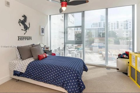 Condominio en venta en Miami, Florida, 3 dormitorios, 211.35 m2 № 1935651 - foto 17