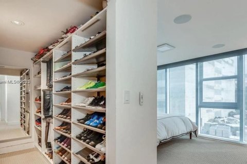 Condominio en venta en Miami, Florida, 3 dormitorios, 211.35 m2 № 1935651 - foto 13