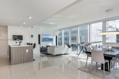 Condominio en venta en Miami, Florida, 3 dormitorios, 211.35 m2 № 1935651 - foto 5