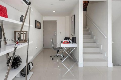 Condominio en venta en Miami, Florida, 3 dormitorios, 211.35 m2 № 1935651 - foto 11