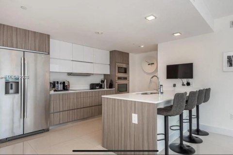 Condominio en venta en Miami, Florida, 3 dormitorios, 211.35 m2 № 1935651 - foto 9