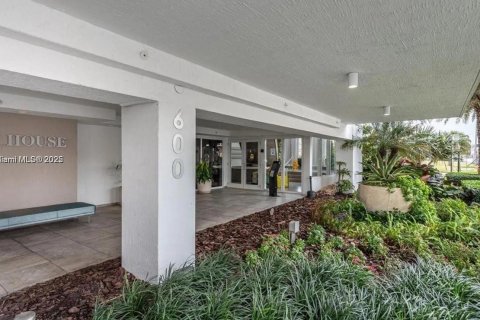 Condominio en venta en Miami, Florida, 3 dormitorios, 211.35 m2 № 1935651 - foto 2