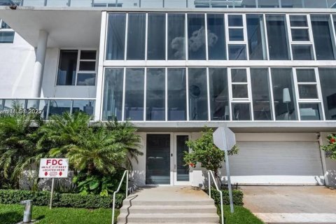 Condo in Miami, Florida, 3 bedrooms № 1935651
