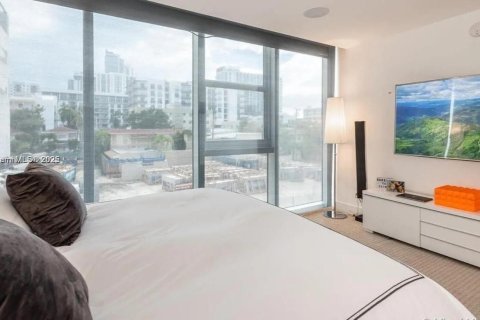 Condominio en venta en Miami, Florida, 3 dormitorios, 211.35 m2 № 1935651 - foto 16