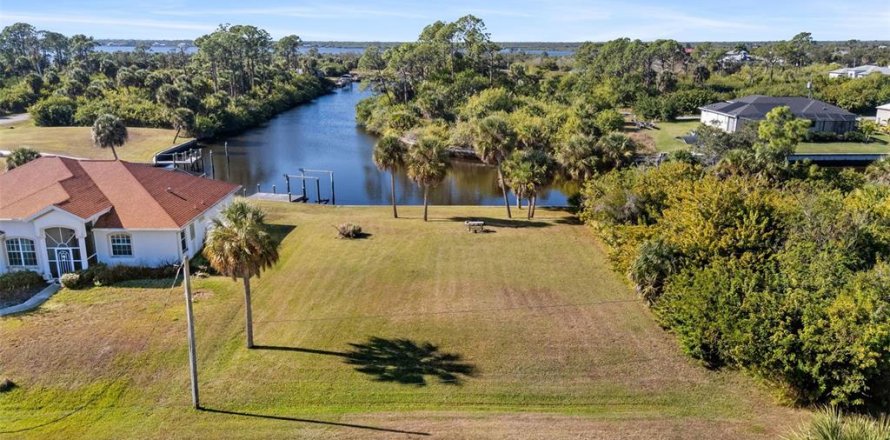 Land in Port Charlotte, Florida № 2104305