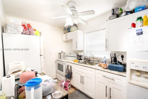 Propiedad comercial en venta en Miami, Florida, 206.24 m2 № 2003183 - foto 16