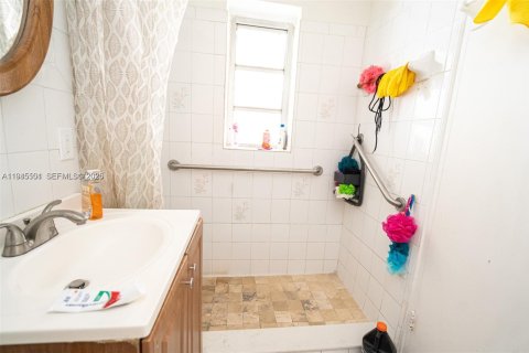 Propiedad comercial en venta en Miami, Florida, 206.24 m2 № 2003183 - foto 9
