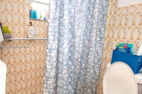 Propiedad comercial en venta en Miami, Florida, 206.24 m2 № 2003183 - foto 18