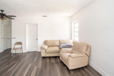 Propiedad comercial en venta en Miami, Florida, 206.24 m2 № 2003183 - foto 19