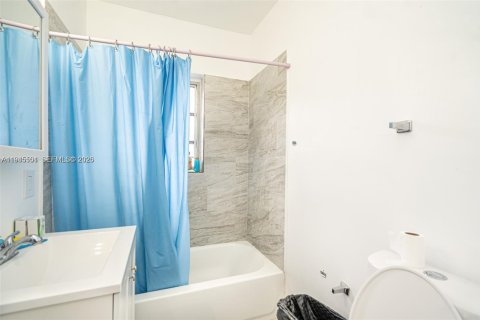 Propiedad comercial en venta en Miami, Florida, 206.24 m2 № 2003183 - foto 22