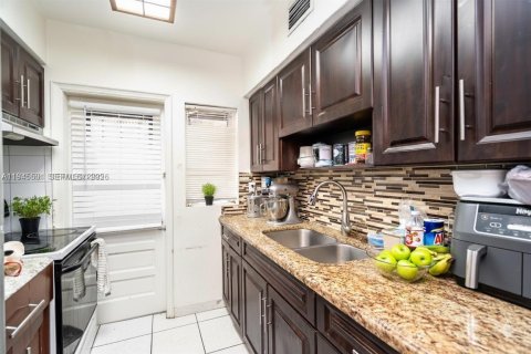 Propiedad comercial en venta en Miami, Florida, 206.24 m2 № 2003183 - foto 6