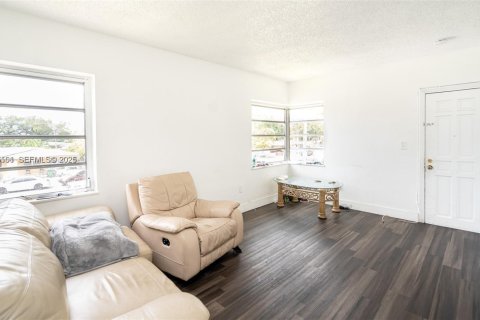 Propiedad comercial en venta en Miami, Florida, 206.24 m2 № 2003183 - foto 21