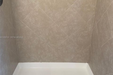 Condo in Miami, Florida, 2 bedrooms  № 2019793 - photo 10