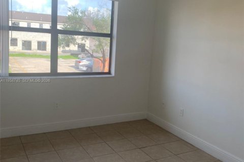 Condo in Miami, Florida, 2 bedrooms  № 2019793 - photo 5