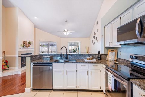 Villa ou maison à vendre à Orlando, Floride: 3 chambres, 204.2 m2 № 2152345 - photo 10