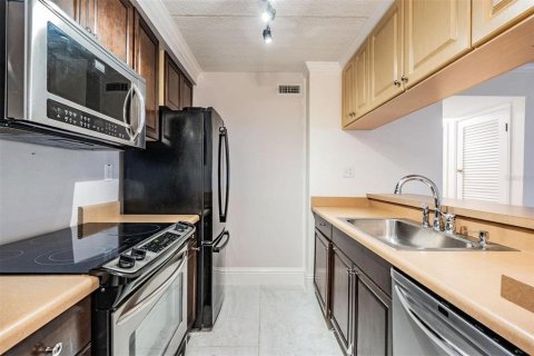 Condo in Tampa, Florida, 2 bedrooms  № 1581202 - photo 11