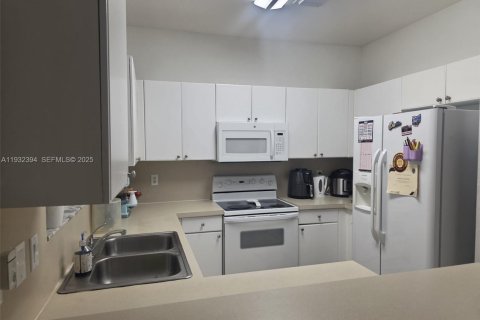 Снять в аренду таунхаус в Майами, Флорида 3 спальни, 134.89м2, № 1990636 - фото 22