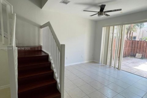 Снять в аренду таунхаус в Майами, Флорида 3 спальни, 134.89м2, № 1990636 - фото 26