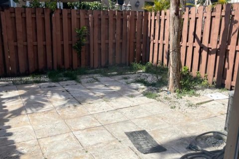 Снять в аренду таунхаус в Майами, Флорида 3 спальни, 134.89м2, № 1990636 - фото 11