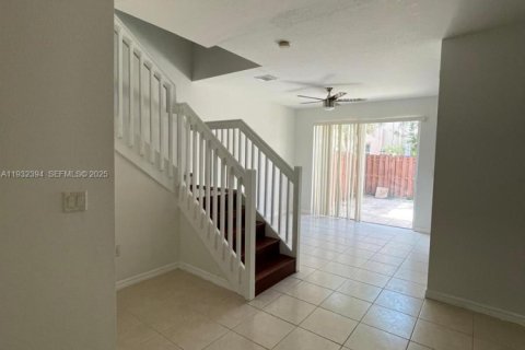 Снять в аренду таунхаус в Майами, Флорида 3 спальни, 134.89м2, № 1990636 - фото 24