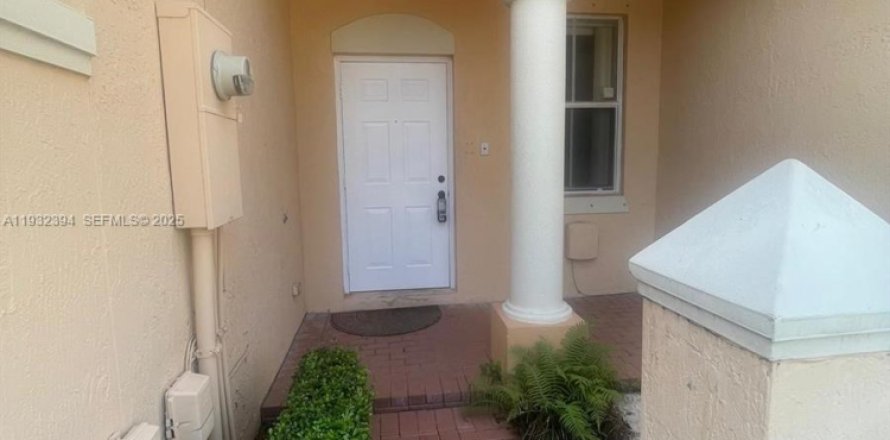 Таунхаус в Майами, Флорида 3 спальни, 134.89м2 № 1990636