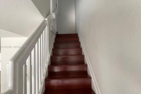 Снять в аренду таунхаус в Майами, Флорида 3 спальни, 134.89м2, № 1990636 - фото 27