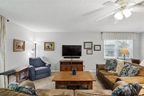 House in Orlando, Florida 5 bedrooms, 274.34 sq.m. № 1746459 - photo 23